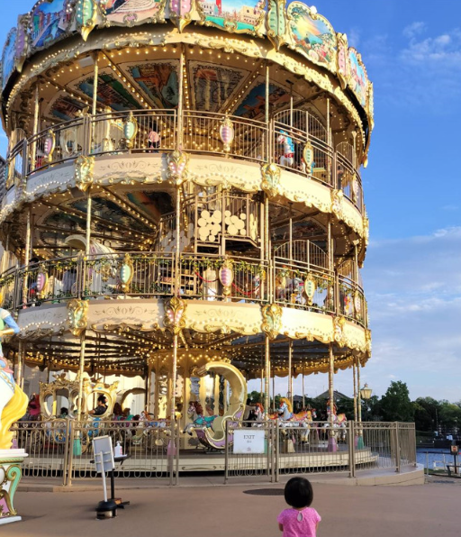 3階建てメリーゴーランド(カローセル)