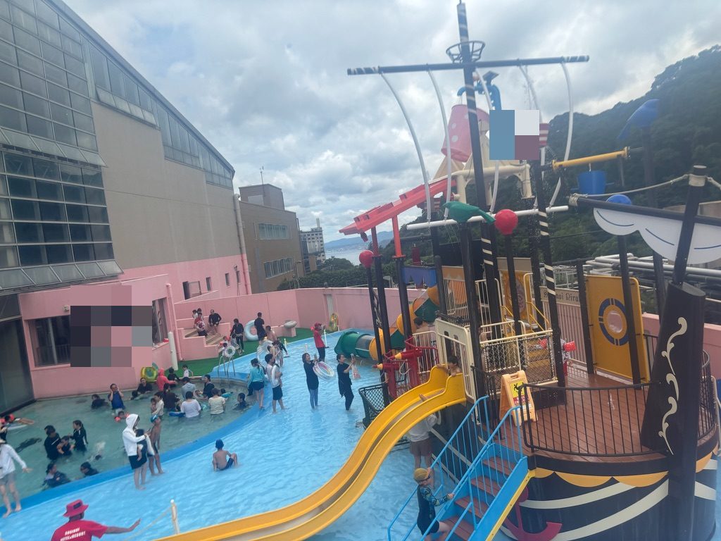 屋外プール スライダー